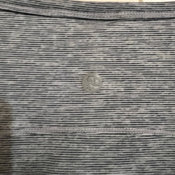 Zella Grey Keyhole Long Sleeve Tee Thumb Hole Sleeves EUC Size Small - Picture 6 of 6